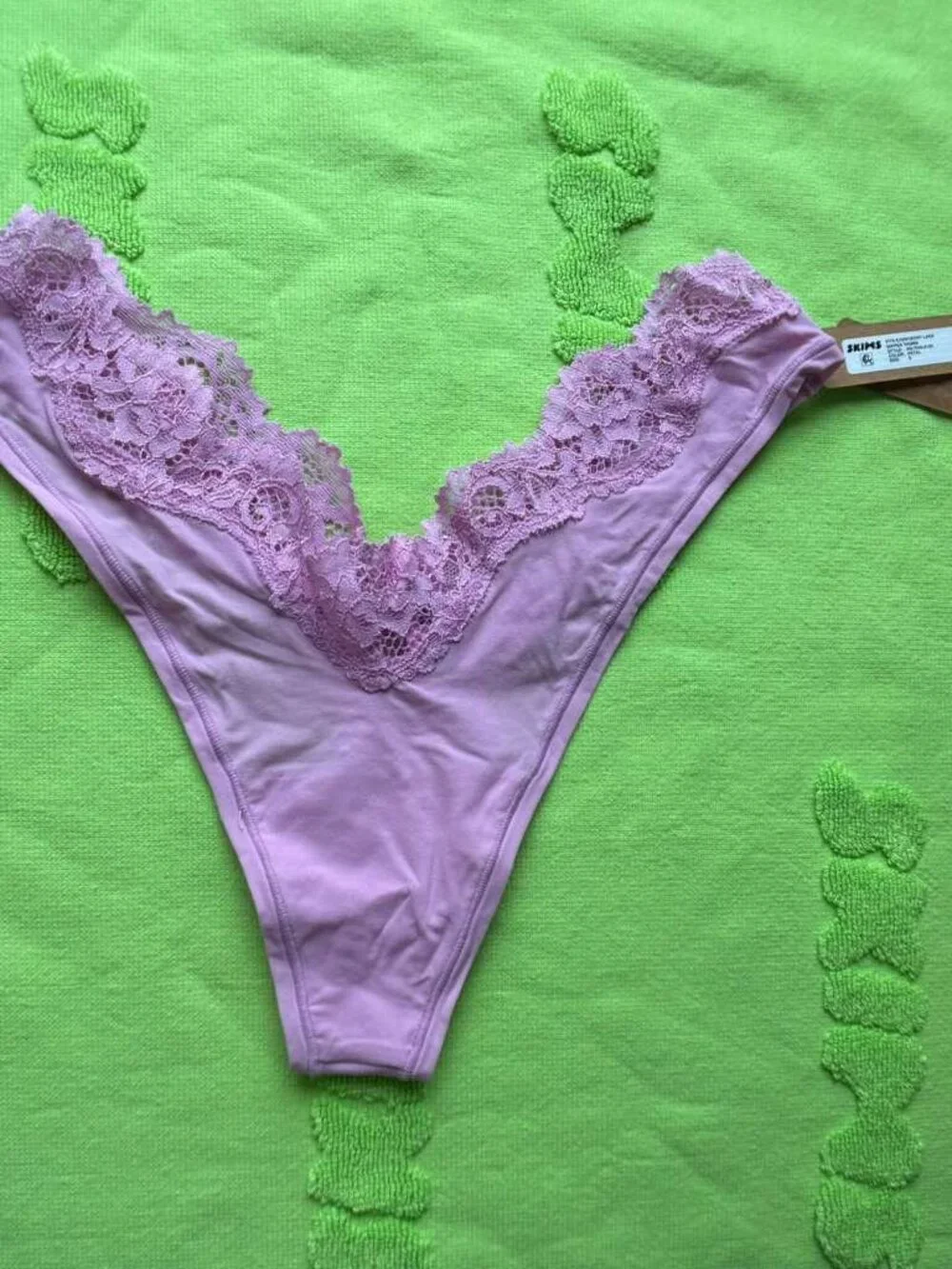 🌸 ✨ NWT SKIMS Fits Everybody Lace Trim Dipped Thong - Petal S 🎀 💫